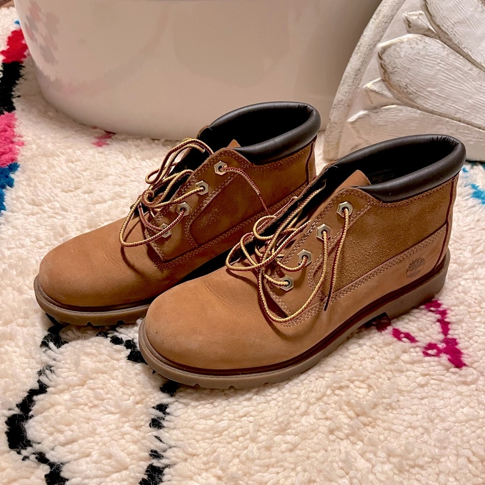 TIMBERLAND WOMEN'S CHUKKA BOOTS